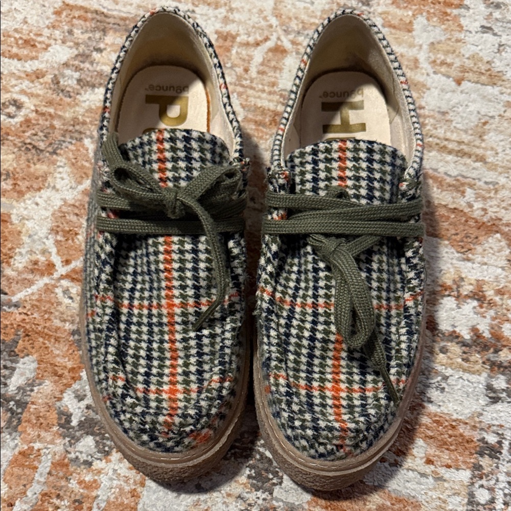 Hush Puppies Bridgeport’s in Green/Orange/Blue plaid/Houndstooth wide fit